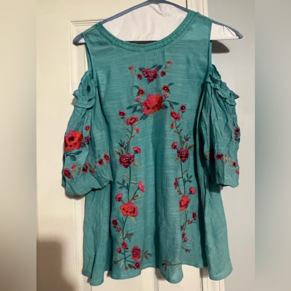 Umgee USA small cold boho shoulder top - Picture 2 of 2